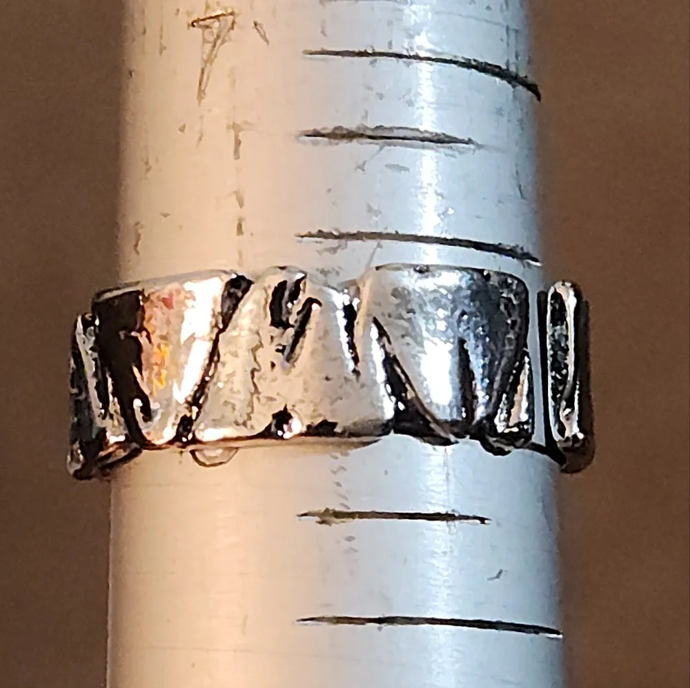 Elegant Adjustable Silvery Band Ring Size 7/8 - Picture 1 of 4